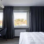 Numa Aparthotel 4*